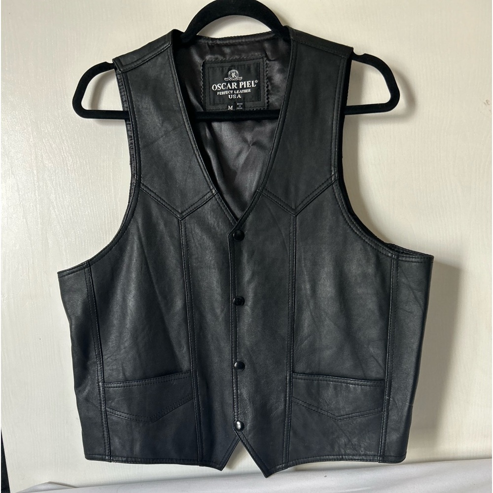 en’s  Oscar Piel Black leather vest in a size medium biker vest western vest